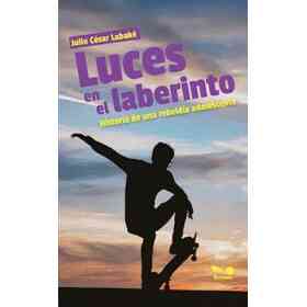 Luces en El Laberinto Historia De Una Rebeldia Adolescente