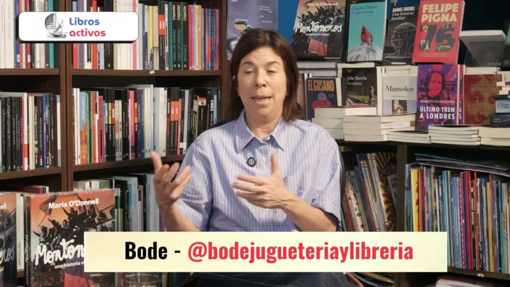 María O'Donnell en la charla, contando el recuerdo de la librería Janover