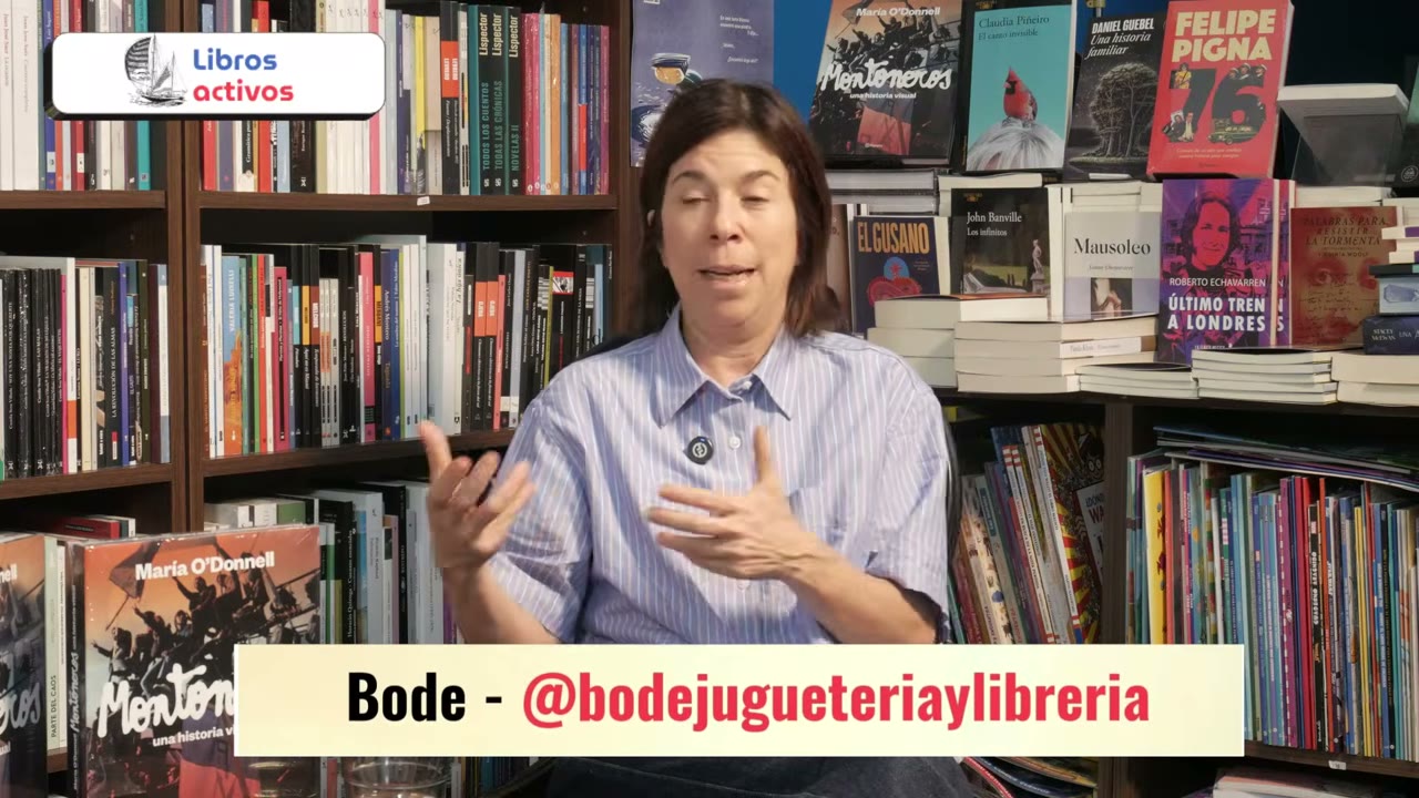 María O'Donnell en la charla, contando el recuerdo de la librería Janover