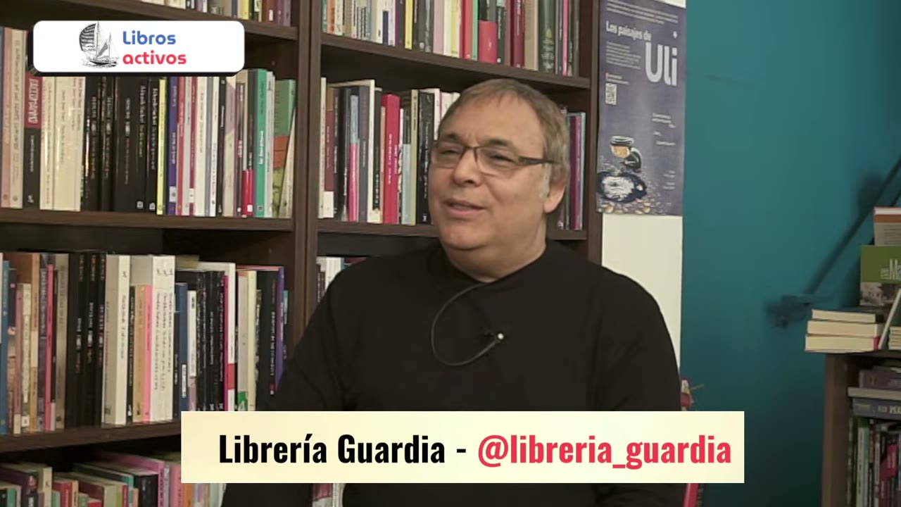 Gabriel Rolón sonríe mientras cuenta una anécdota.