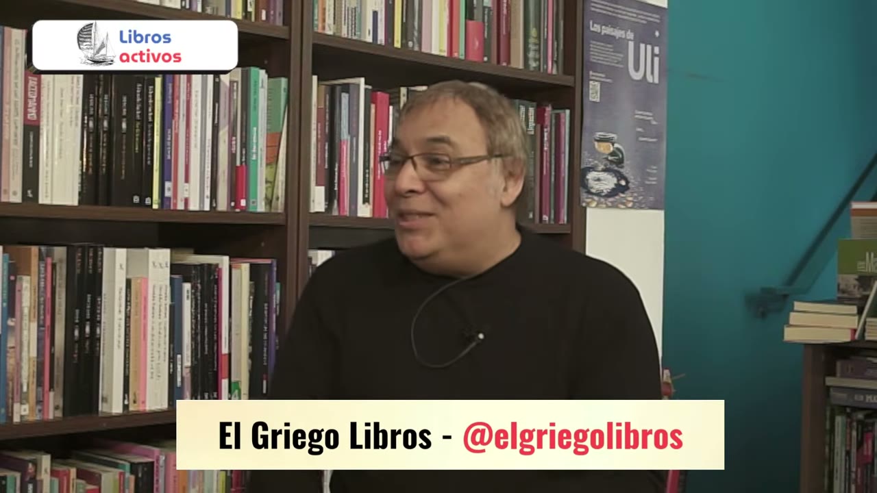 Gabriel Rolón escucha una pregunta durante la transmisión.